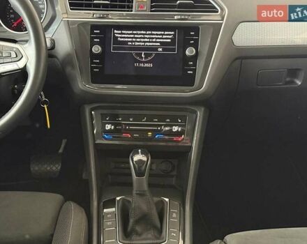 Черный Фольксваген Тигуан, объемом двигателя 2 л и пробегом 56 тыс. км за 33990 $, фото 24 на Automoto.ua