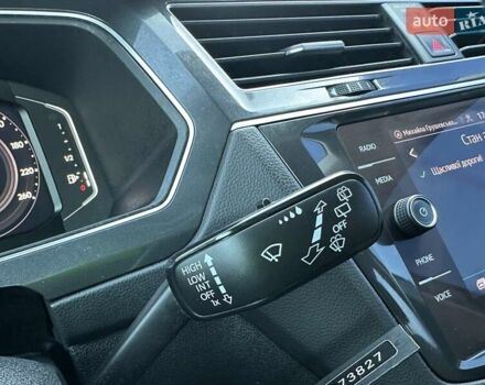 Черный Фольксваген Тигуан, объемом двигателя 2 л и пробегом 180 тыс. км за 29550 $, фото 62 на Automoto.ua