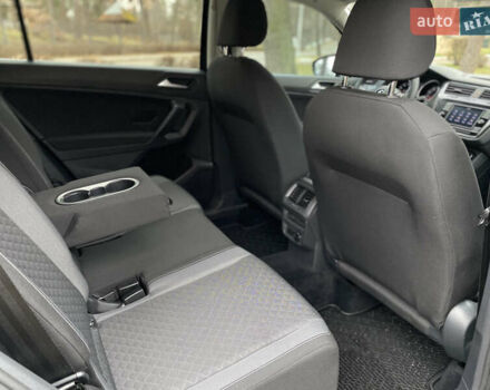 Чорний Фольксваген Тігуан, об'ємом двигуна 1.98 л та пробігом 44 тис. км за 18200 $, фото 31 на Automoto.ua