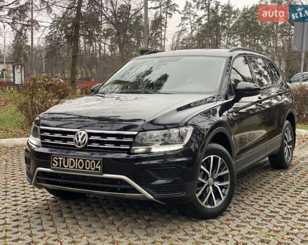 Чорний Фольксваген Тігуан, об'ємом двигуна 1.98 л та пробігом 44 тис. км за 18200 $, фото 1 на Automoto.ua
