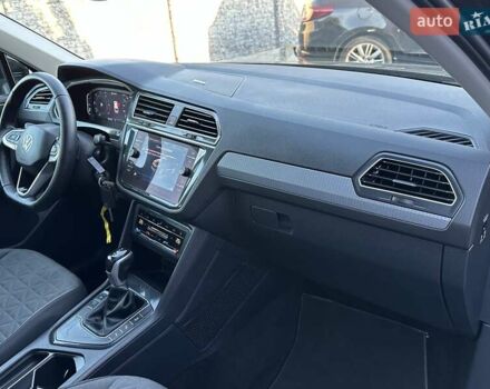 Черный Фольксваген Тигуан, объемом двигателя 2 л и пробегом 180 тыс. км за 29550 $, фото 95 на Automoto.ua