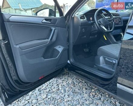 Черный Фольксваген Тигуан, объемом двигателя 2 л и пробегом 180 тыс. км за 29550 $, фото 39 на Automoto.ua