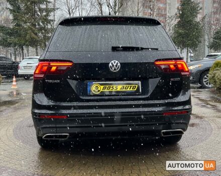 Чорний Фольксваген Тігуан, об'ємом двигуна 2 л та пробігом 37 тис. км за 25800 $, фото 5 на Automoto.ua