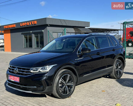 Чорний Фольксваген Тігуан, об'ємом двигуна 1.97 л та пробігом 235 тис. км за 26588 $, фото 2 на Automoto.ua