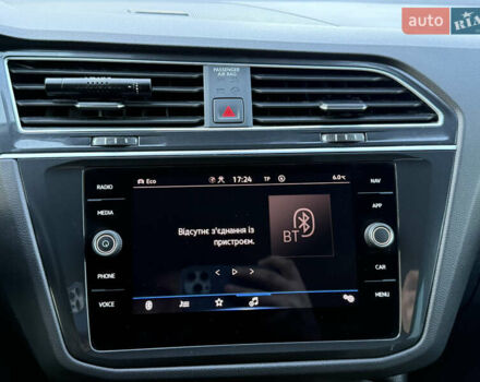 Черный Фольксваген Тигуан, объемом двигателя 2 л и пробегом 165 тыс. км за 29999 $, фото 54 на Automoto.ua