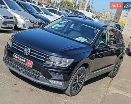 Черный Фольксваген Тигуан, объемом двигателя 2 л и пробегом 46 тыс. км за 22380 $, фото 2 на Automoto.ua