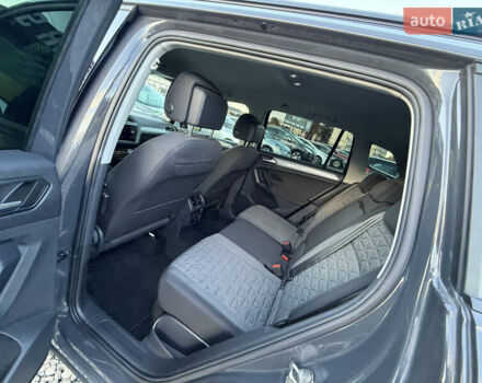 Черный Фольксваген Тигуан, объемом двигателя 2 л и пробегом 165 тыс. км за 29999 $, фото 45 на Automoto.ua