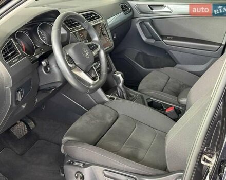 Черный Фольксваген Тигуан, объемом двигателя 2 л и пробегом 56 тыс. км за 33990 $, фото 9 на Automoto.ua