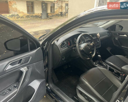 Чорний Фольксваген Тігуан, об'ємом двигуна 2 л та пробігом 56 тис. км за 23700 $, фото 10 на Automoto.ua