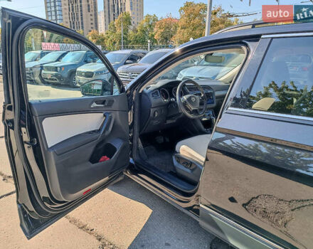 Черный Фольксваген Тигуан, объемом двигателя 2 л и пробегом 46 тыс. км за 22380 $, фото 21 на Automoto.ua