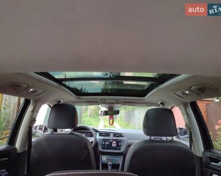 Черный Фольксваген Тигуан, объемом двигателя 2 л и пробегом 27 тыс. км за 25600 $, фото 2 на Automoto.ua