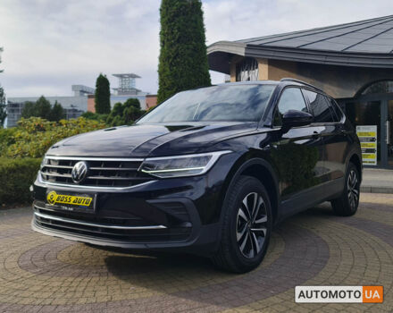 Чорний Фольксваген Тігуан, об'ємом двигуна 2 л та пробігом 25 тис. км за 28400 $, фото 2 на Automoto.ua