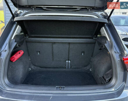 Черный Фольксваген Тигуан, объемом двигателя 2 л и пробегом 165 тыс. км за 29999 $, фото 43 на Automoto.ua