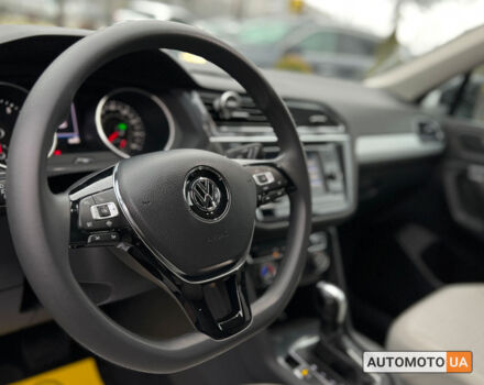 Чорний Фольксваген Тігуан, об'ємом двигуна 2 л та пробігом 37 тис. км за 25800 $, фото 18 на Automoto.ua