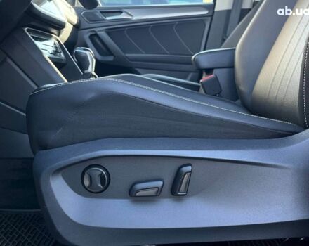 Черный Фольксваген Тигуан, объемом двигателя 2 л и пробегом 23 тыс. км за 25790 $, фото 41 на Automoto.ua