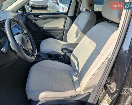 Черный Фольксваген Тигуан, объемом двигателя 2 л и пробегом 46 тыс. км за 22380 $, фото 22 на Automoto.ua