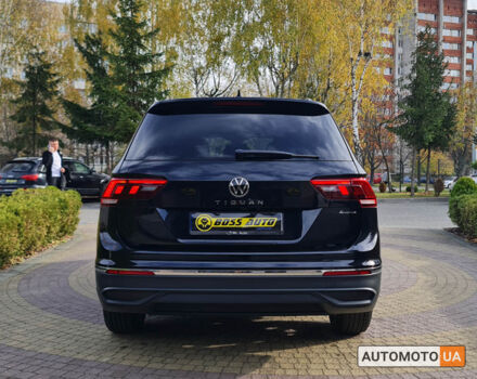 Чорний Фольксваген Тігуан, об'ємом двигуна 2 л та пробігом 25 тис. км за 28400 $, фото 5 на Automoto.ua