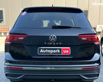 Черный Фольксваген Тигуан, объемом двигателя 2 л и пробегом 23 тыс. км за 25790 $, фото 7 на Automoto.ua