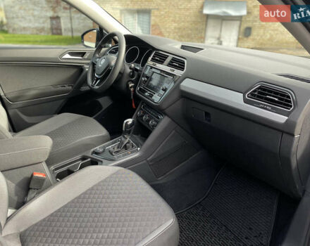 Чорний Фольксваген Тігуан, об'ємом двигуна 1.98 л та пробігом 44 тис. км за 19750 $, фото 33 на Automoto.ua