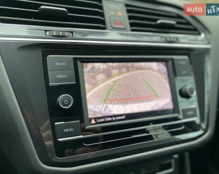 Чорний Фольксваген Тігуан, об'ємом двигуна 1.98 л та пробігом 44 тис. км за 18200 $, фото 26 на Automoto.ua