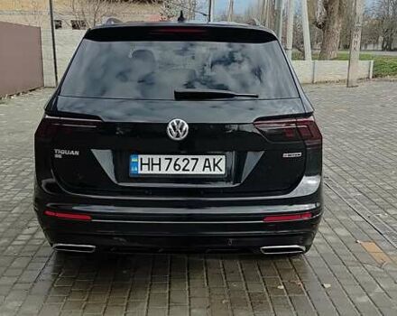 Чорний Фольксваген Тігуан, об'ємом двигуна 2 л та пробігом 123 тис. км за 22500 $, фото 4 на Automoto.ua