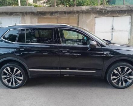 Черный Фольксваген Тигуан, объемом двигателя 0 л и пробегом 72 тыс. км за 14700 $, фото 3 на Automoto.ua