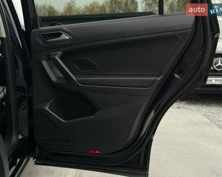 Черный Фольксваген Тигуан, объемом двигателя 1.98 л и пробегом 90 тыс. км за 21500 $, фото 63 на Automoto.ua