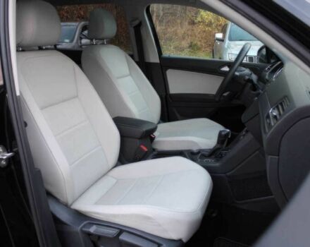 Черный Фольксваген Тигуан, объемом двигателя 2 л и пробегом 15 тыс. км за 17000 $, фото 9 на Automoto.ua