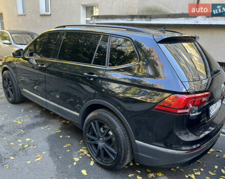 Чорний Фольксваген Тігуан, об'ємом двигуна 2 л та пробігом 56 тис. км за 23700 $, фото 16 на Automoto.ua