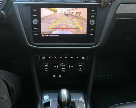 Чорний Фольксваген Тігуан, об'ємом двигуна 2 л та пробігом 56 тис. км за 23700 $, фото 17 на Automoto.ua