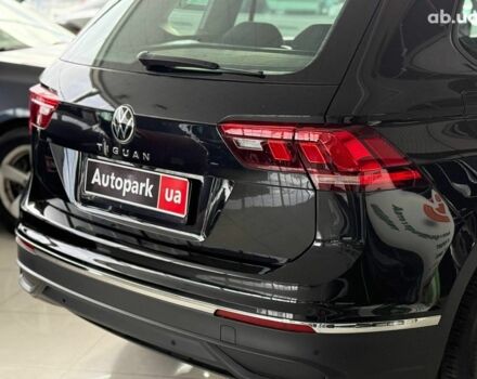 Чорний Фольксваген Тігуан, об'ємом двигуна 2 л та пробігом 56 тис. км за 33990 $, фото 8 на Automoto.ua