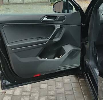 Чорний Фольксваген Тігуан, об'ємом двигуна 2 л та пробігом 123 тис. км за 22500 $, фото 25 на Automoto.ua