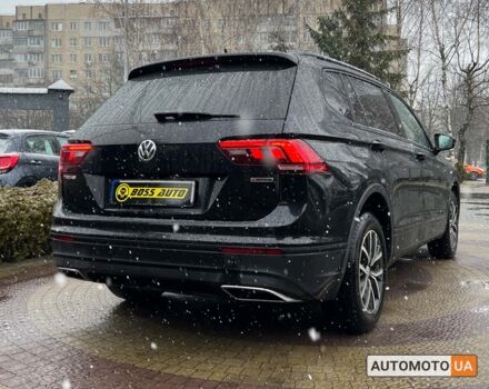 Чорний Фольксваген Тігуан, об'ємом двигуна 2 л та пробігом 37 тис. км за 25800 $, фото 6 на Automoto.ua