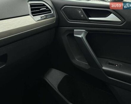 Черный Фольксваген Тигуан, объемом двигателя 1.98 л и пробегом 90 тыс. км за 21500 $, фото 45 на Automoto.ua