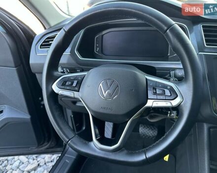 Черный Фольксваген Тигуан, объемом двигателя 2 л и пробегом 180 тыс. км за 29550 $, фото 56 на Automoto.ua