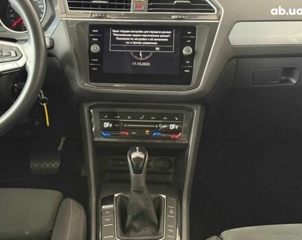 Чорний Фольксваген Тігуан, об'ємом двигуна 2 л та пробігом 56 тис. км за 33990 $, фото 24 на Automoto.ua