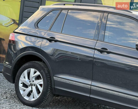 Черный Фольксваген Тигуан, объемом двигателя 2 л и пробегом 165 тыс. км за 29999 $, фото 17 на Automoto.ua