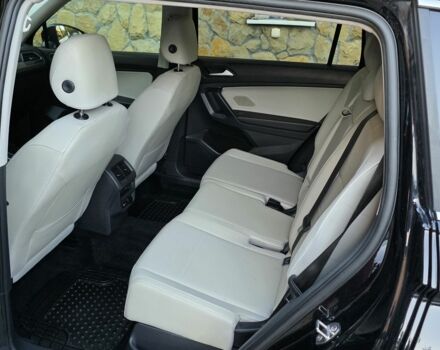 Чорний Фольксваген Тігуан, об'ємом двигуна 2 л та пробігом 213 тис. км за 16900 $, фото 3 на Automoto.ua