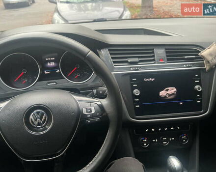 Чорний Фольксваген Тігуан, об'ємом двигуна 2 л та пробігом 56 тис. км за 23700 $, фото 9 на Automoto.ua