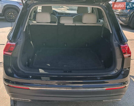 Черный Фольксваген Тигуан, объемом двигателя 2 л и пробегом 46 тыс. км за 22380 $, фото 12 на Automoto.ua