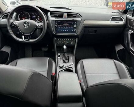 Черный Фольксваген Тигуан, объемом двигателя 1.98 л и пробегом 90 тыс. км за 21500 $, фото 59 на Automoto.ua