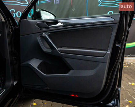 Чорний Фольксваген Тігуан, об'ємом двигуна 1.97 л та пробігом 186 тис. км за 33500 $, фото 54 на Automoto.ua