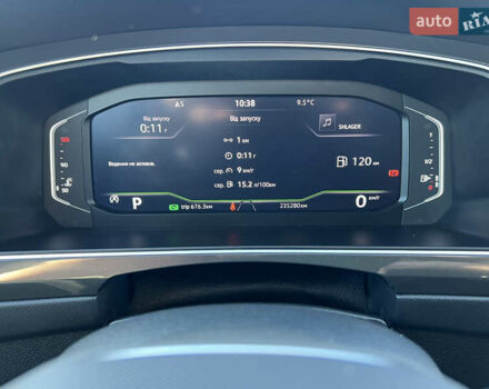 Чорний Фольксваген Тігуан, об'ємом двигуна 1.97 л та пробігом 235 тис. км за 26588 $, фото 16 на Automoto.ua