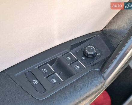 Черный Фольксваген Тигуан, объемом двигателя 2 л и пробегом 46 тыс. км за 22380 $, фото 24 на Automoto.ua