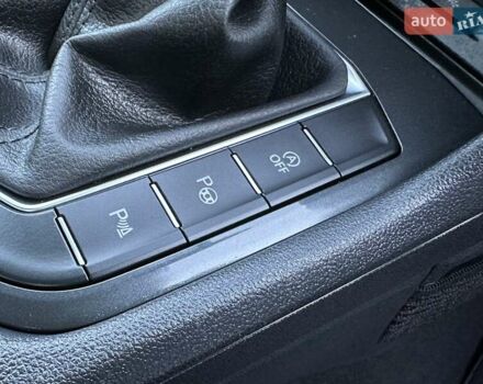 Черный Фольксваген Тигуан, объемом двигателя 2 л и пробегом 180 тыс. км за 29550 $, фото 98 на Automoto.ua