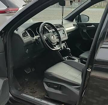 Чорний Фольксваген Тігуан, об'ємом двигуна 2 л та пробігом 123 тис. км за 22500 $, фото 32 на Automoto.ua