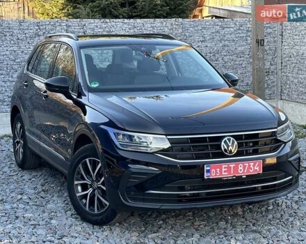 Черный Фольксваген Тигуан, объемом двигателя 2 л и пробегом 180 тыс. км за 29550 $, фото 1 на Automoto.ua