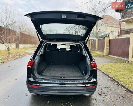 Черный Фольксваген Тигуан, объемом двигателя 2 л и пробегом 40 тыс. км за 17999 $, фото 15 на Automoto.ua