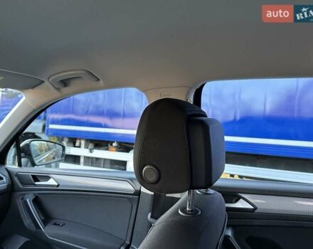 Черный Фольксваген Тигуан, объемом двигателя 2 л и пробегом 180 тыс. км за 29550 $, фото 85 на Automoto.ua