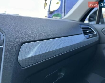 Черный Фольксваген Тигуан, объемом двигателя 2 л и пробегом 180 тыс. км за 29550 $, фото 75 на Automoto.ua